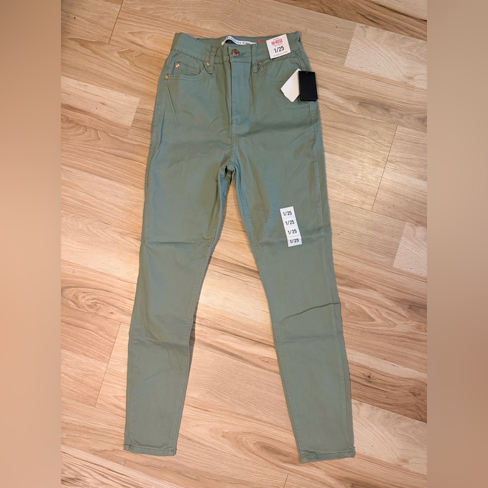 Celebrity Pink High-Rise Skinny Jeans in Sage